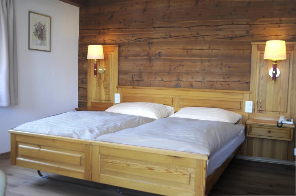 Hotel Alpenblick Zeneggen Szoba fotó