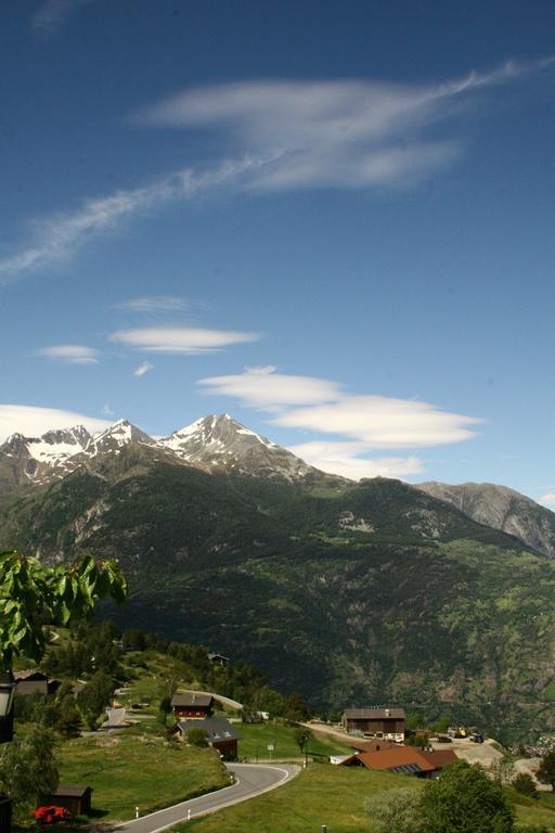 Hotel Alpenblick Zeneggen Szoba fotó